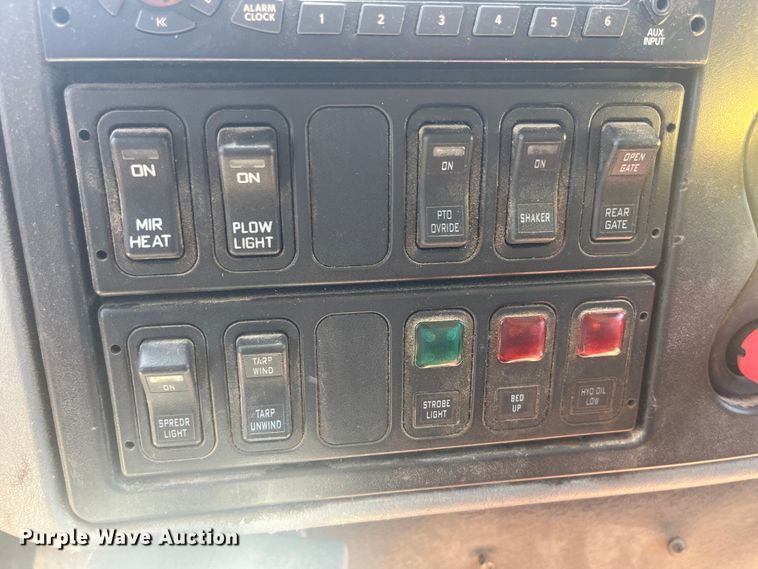 image for item EK8601 2006 International  7400 dump truck