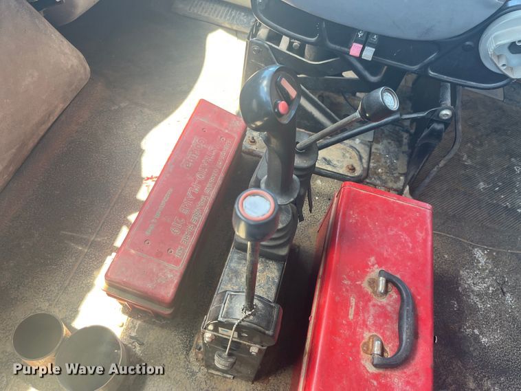 image for item EK8601 2006 International  7400 dump truck