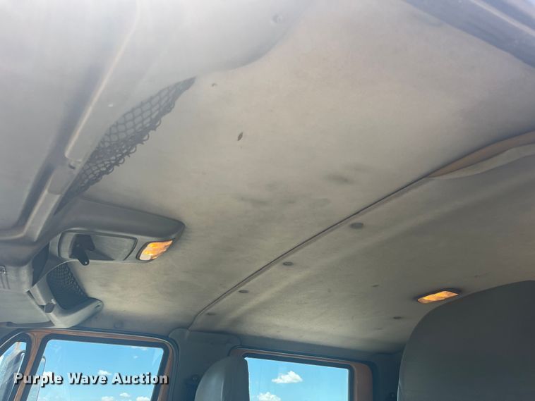 image for item EK8601 2006 International  7400 dump truck