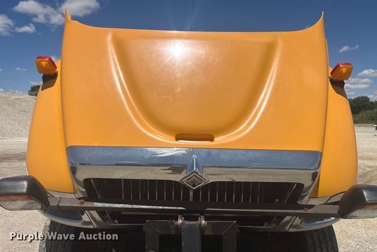 image for item EK8601 2006 International  7400 dump truck