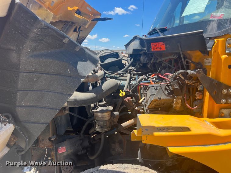 image for item EK8601 2006 International  7400 dump truck