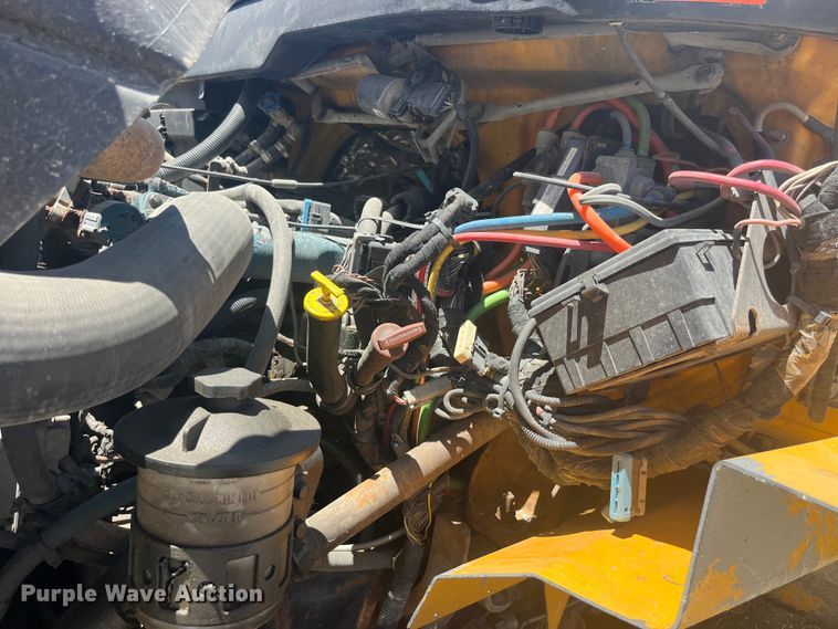 image for item EK8601 2006 International  7400 dump truck