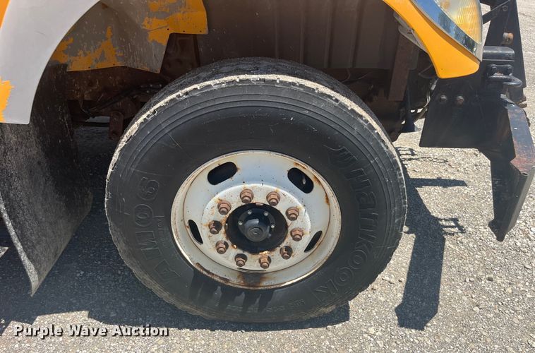 image for item EK8601 2006 International  7400 dump truck