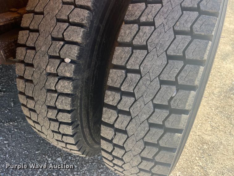 image for item EK8601 2006 International  7400 dump truck