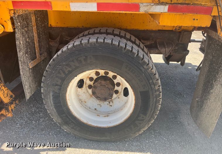 image for item EK8601 2006 International  7400 dump truck