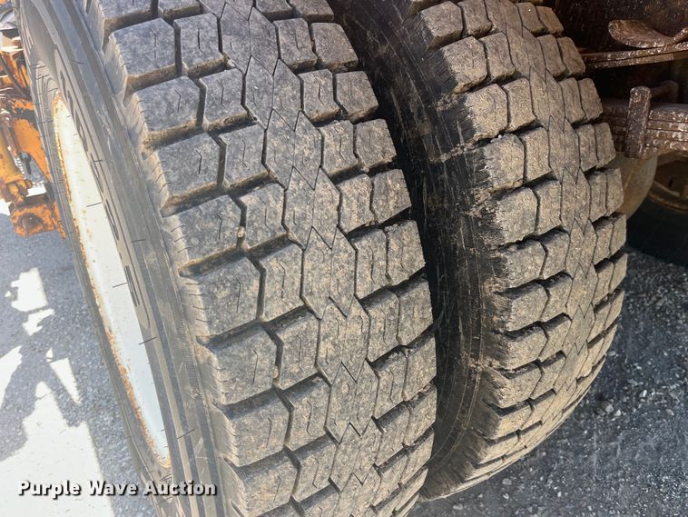 image for item EK8601 2006 International  7400 dump truck