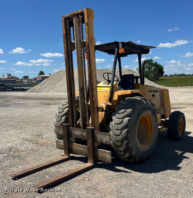 image for item EK8604 1987 John Deere 482C forklift