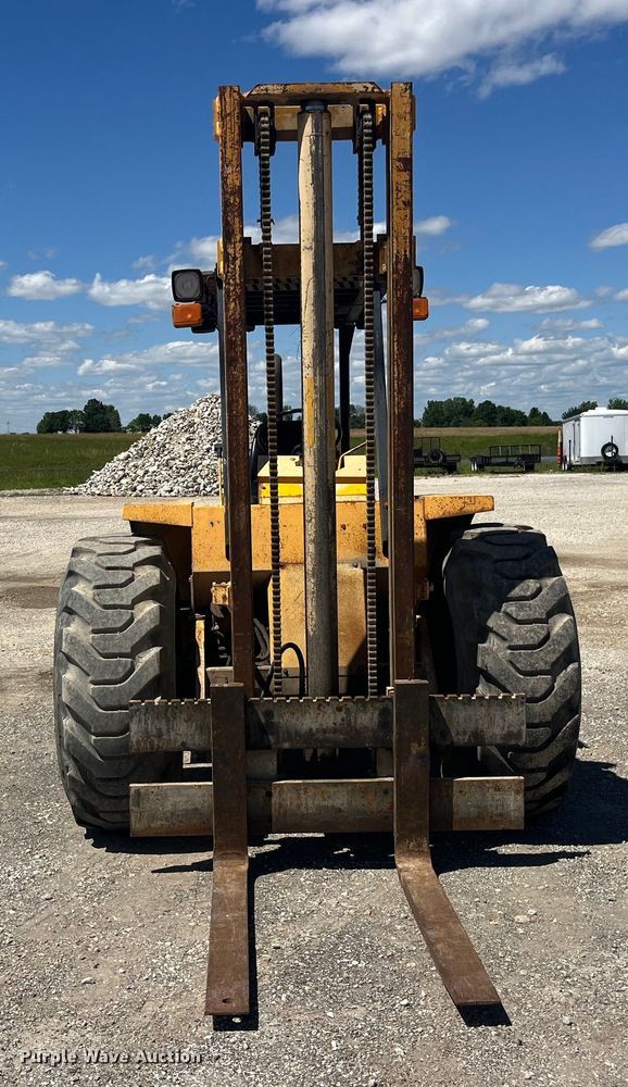 image for item EK8604 1987 John Deere 482C forklift