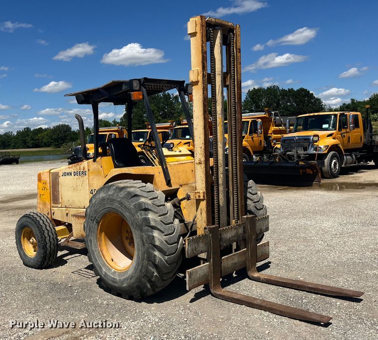 image for item EK8604 1987 John Deere 482C forklift