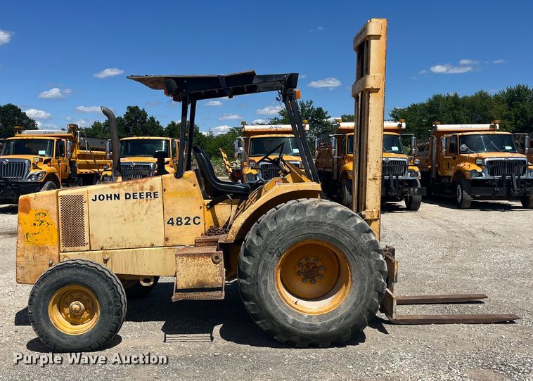 image for item EK8604 1987 John Deere 482C forklift