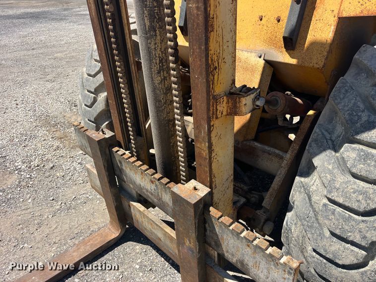 image for item EK8604 1987 John Deere 482C forklift