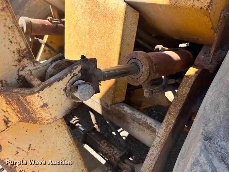 image for item EK8604 1987 John Deere 482C forklift