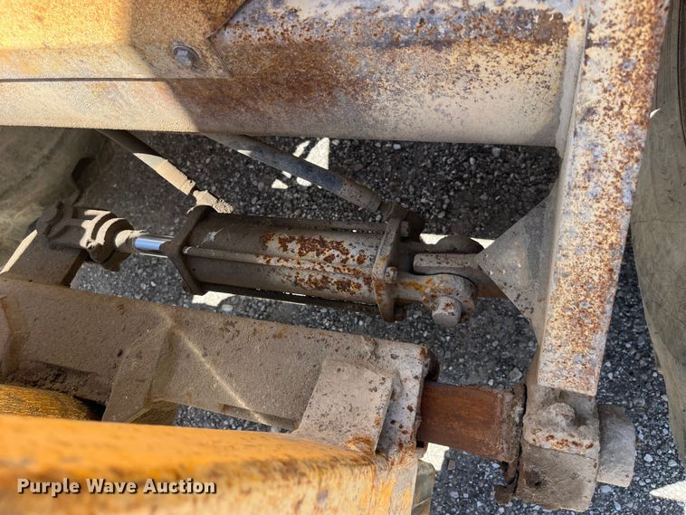 image for item EK8604 1987 John Deere 482C forklift