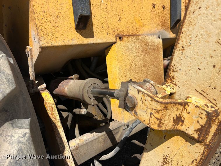 image for item EK8604 1987 John Deere 482C forklift