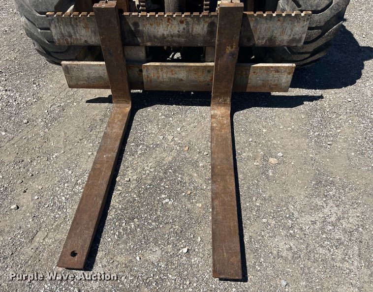 image for item EK8604 1987 John Deere 482C forklift