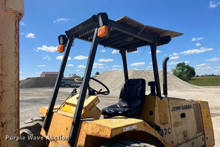 image for item EK8604 1987 John Deere 482C forklift