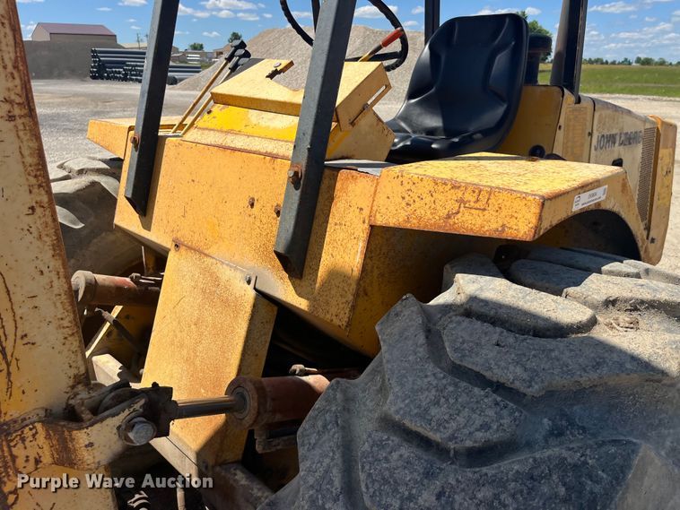 image for item EK8604 1987 John Deere 482C forklift