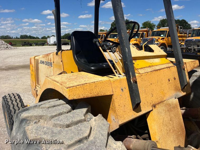 image for item EK8604 1987 John Deere 482C forklift