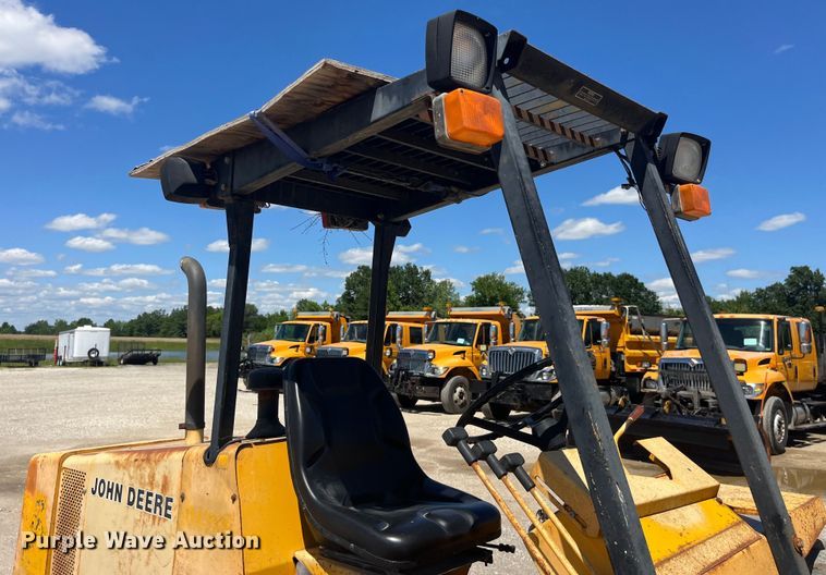 image for item EK8604 1987 John Deere 482C forklift