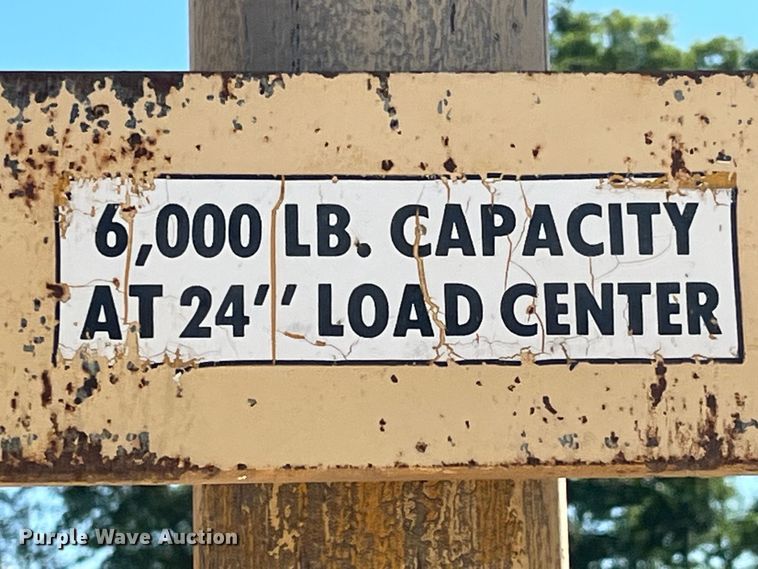 image for item EK8604 1987 John Deere 482C forklift