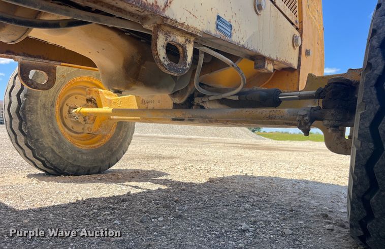 image for item EK8604 1987 John Deere 482C forklift