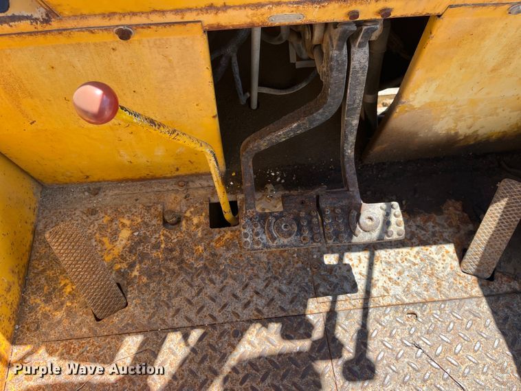 image for item EK8604 1987 John Deere 482C forklift