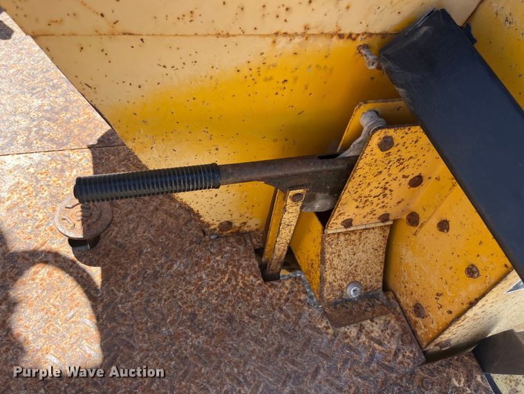 image for item EK8604 1987 John Deere 482C forklift