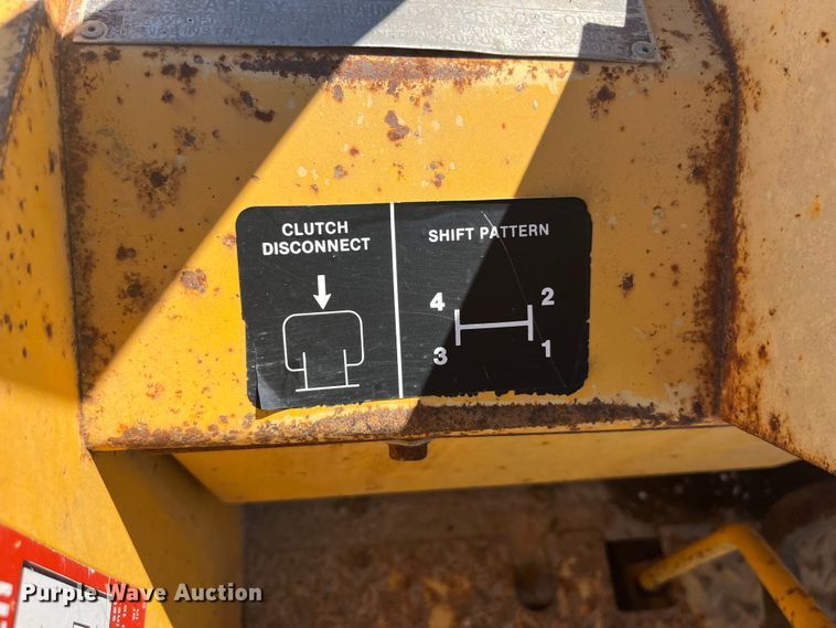 image for item EK8604 1987 John Deere 482C forklift