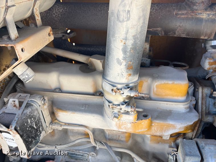 image for item EK8604 1987 John Deere 482C forklift