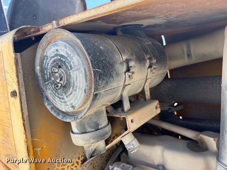 image for item EK8604 1987 John Deere 482C forklift