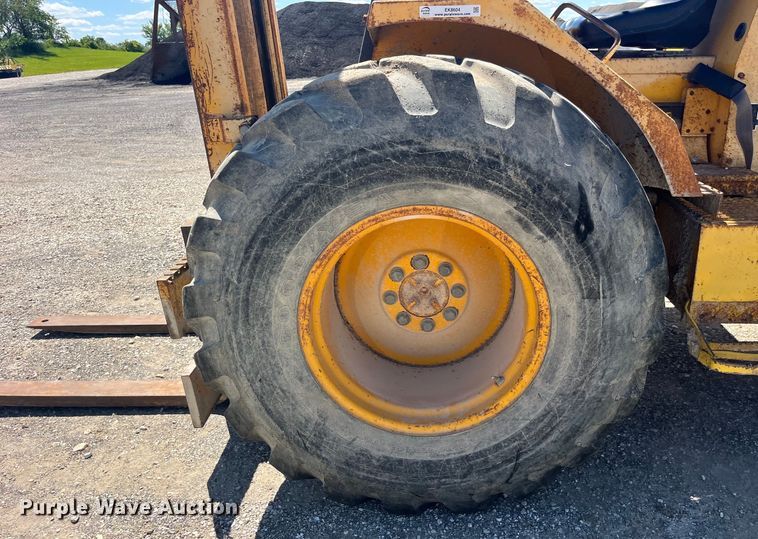 image for item EK8604 1987 John Deere 482C forklift