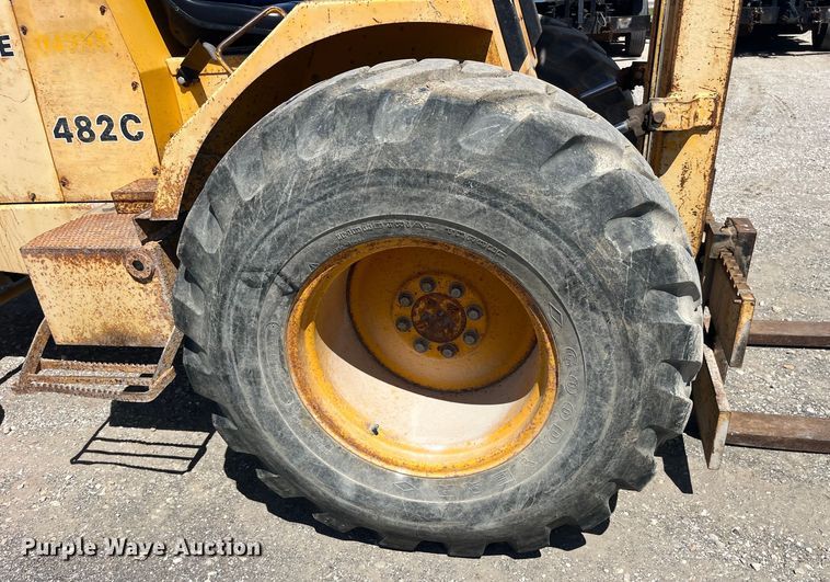 image for item EK8604 1987 John Deere 482C forklift