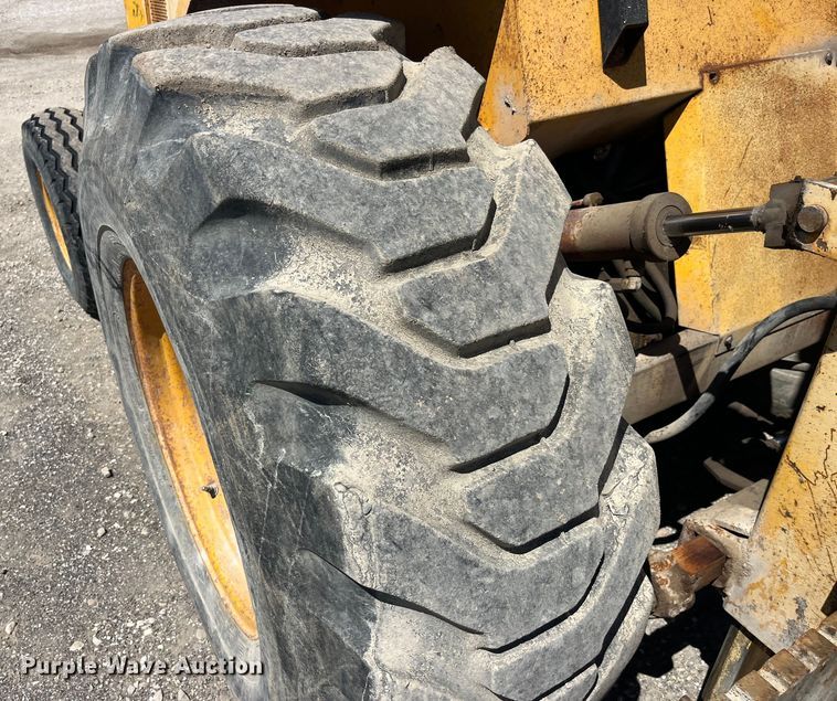 image for item EK8604 1987 John Deere 482C forklift