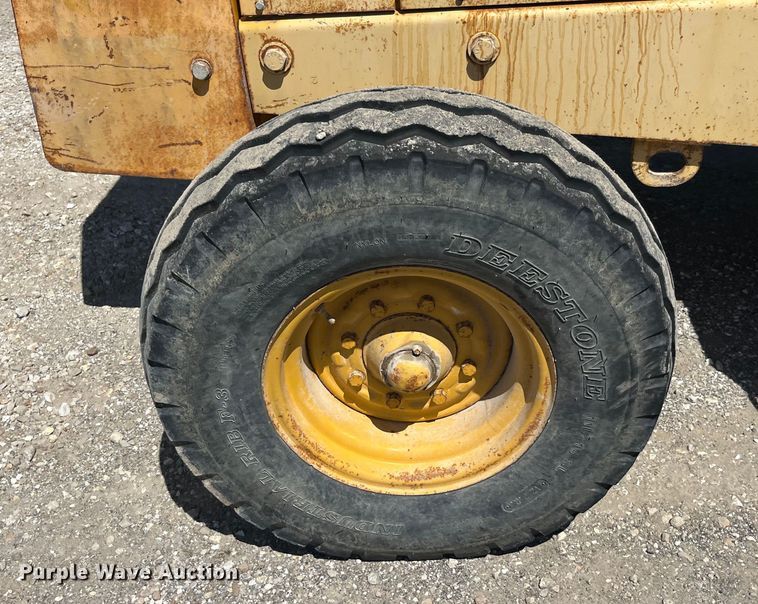 image for item EK8604 1987 John Deere 482C forklift