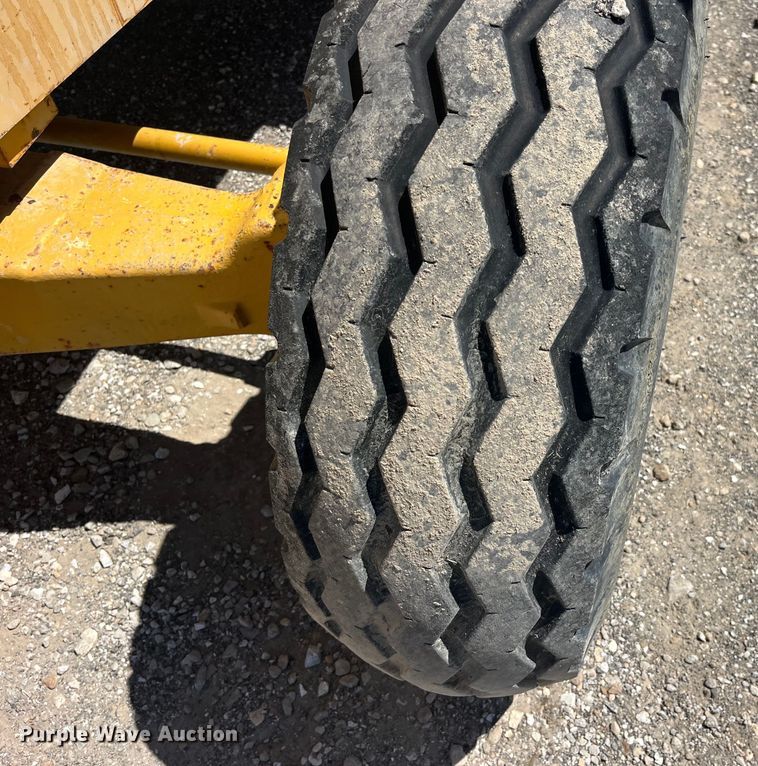 image for item EK8604 1987 John Deere 482C forklift