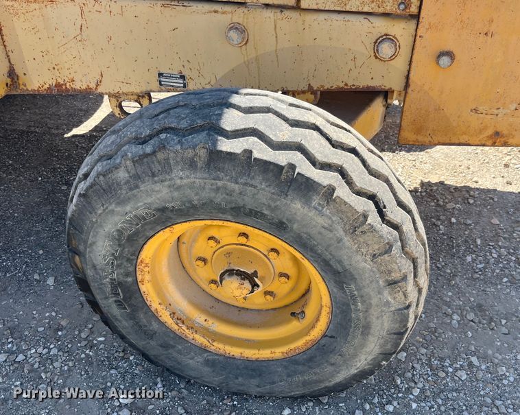 image for item EK8604 1987 John Deere 482C forklift