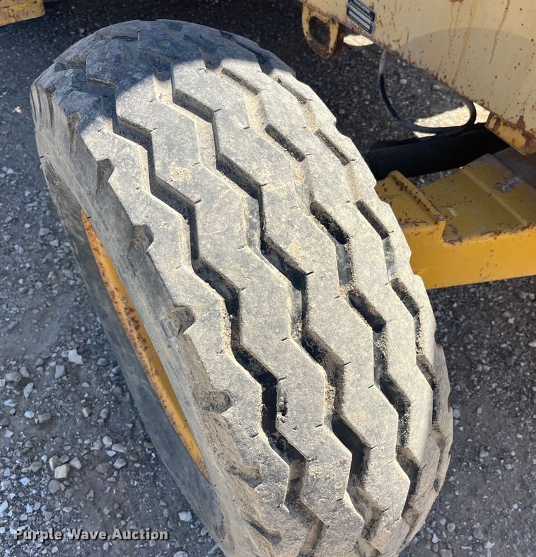 image for item EK8604 1987 John Deere 482C forklift