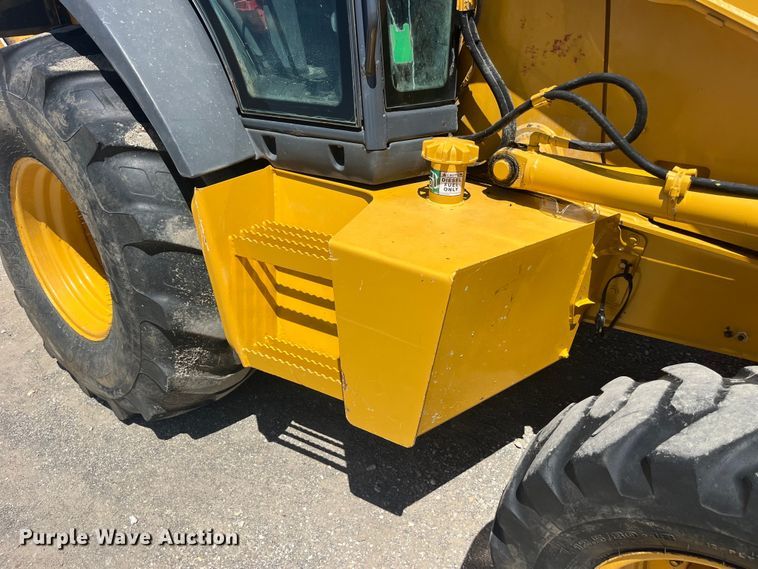 image for item EK8608 2003 John Deere 410G backhoe