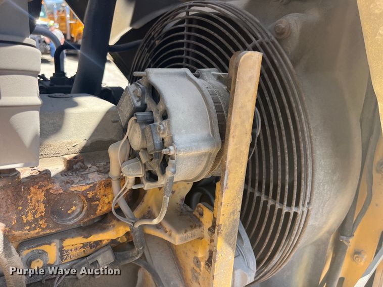 image for item EK8608 2003 John Deere 410G backhoe