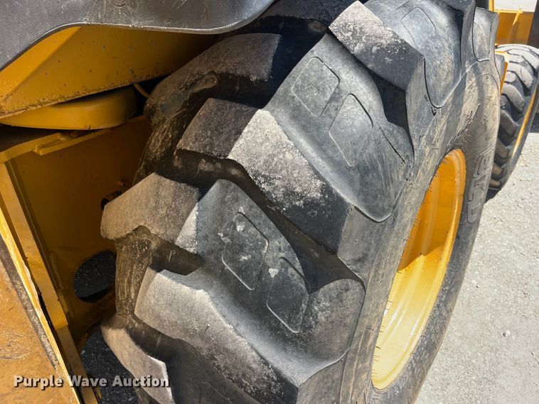 image for item EK8608 2003 John Deere 410G backhoe