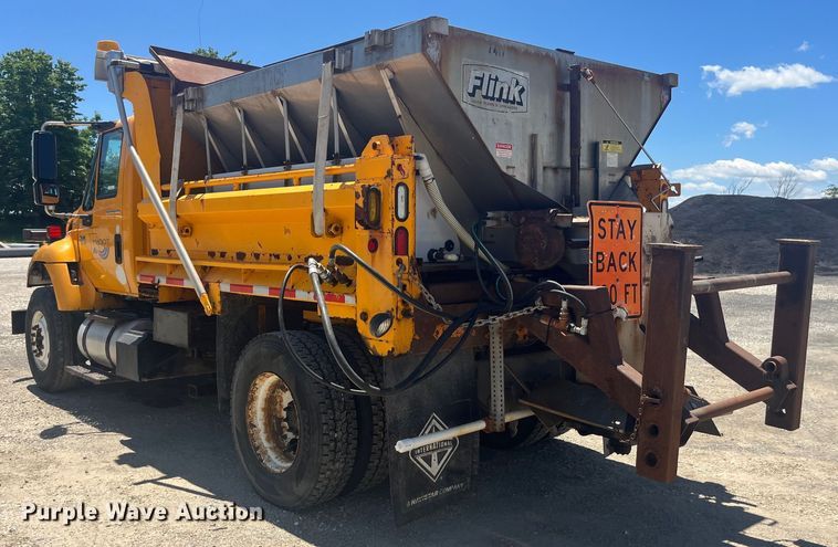 image for item EK8611 2006 International  7400 dump truck