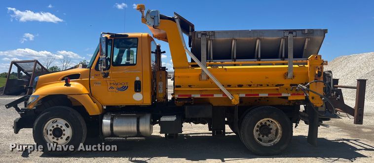 image for item EK8611 2006 International  7400 dump truck