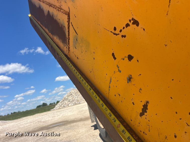 image for item EK8611 2006 International  7400 dump truck