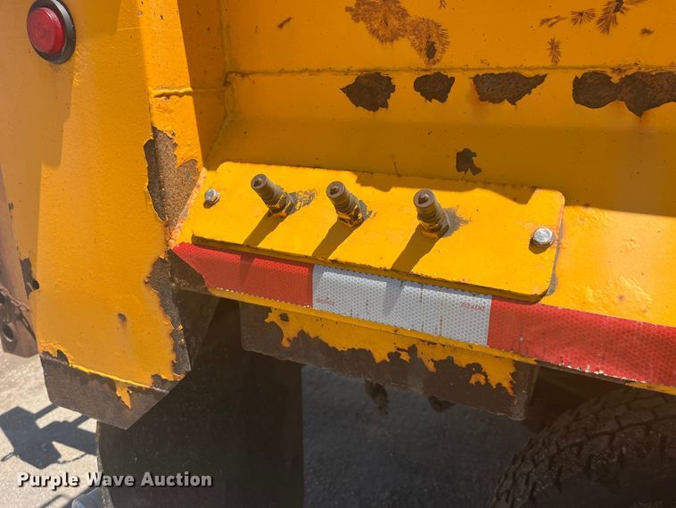 image for item EK8611 2006 International  7400 dump truck