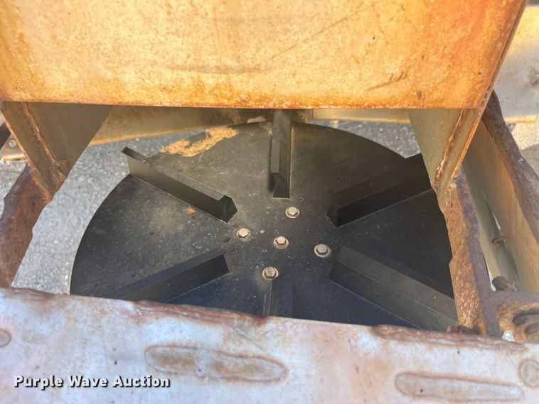 image for item EK8611 2006 International  7400 dump truck