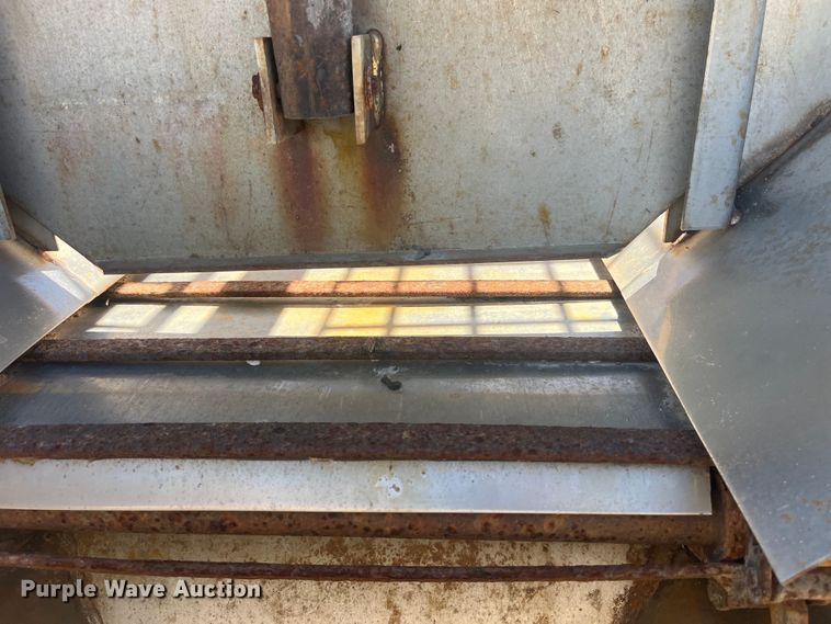 image for item EK8611 2006 International  7400 dump truck