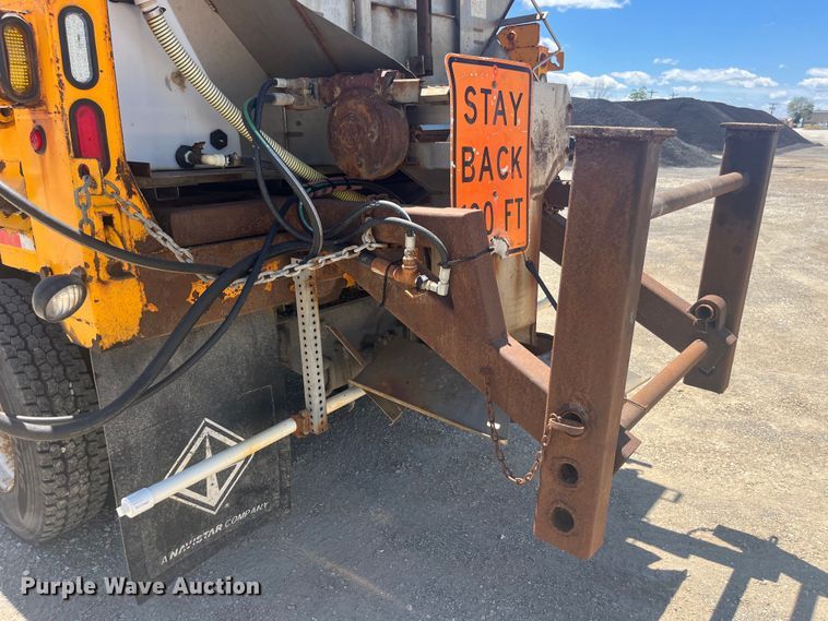 image for item EK8611 2006 International  7400 dump truck