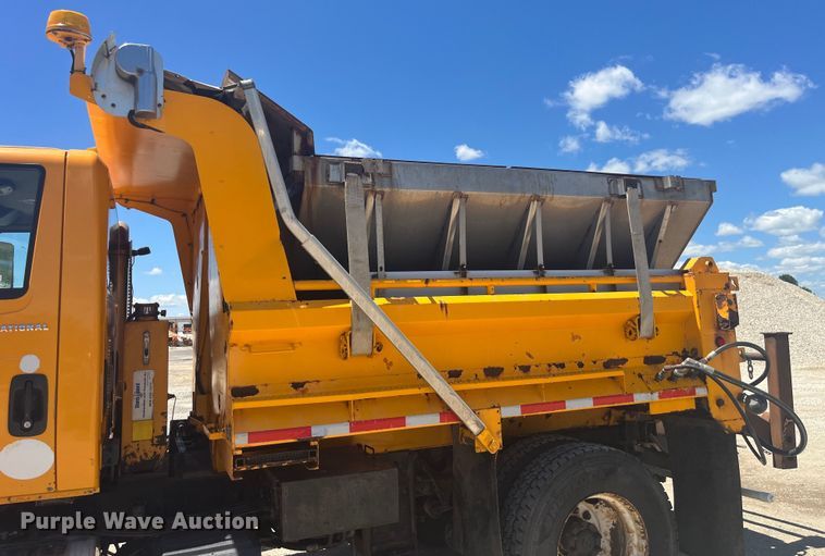 image for item EK8611 2006 International  7400 dump truck