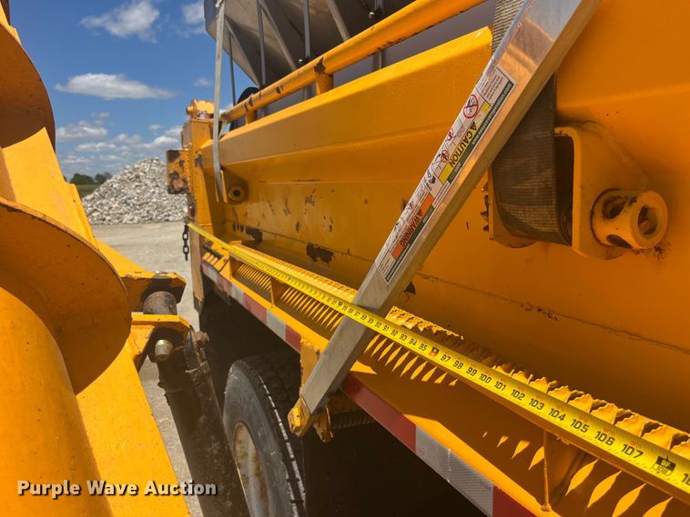 image for item EK8611 2006 International  7400 dump truck