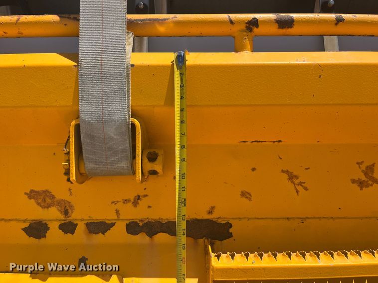 image for item EK8611 2006 International  7400 dump truck